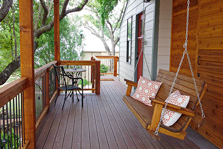Cottage 4 Upstairs Veranda Swing