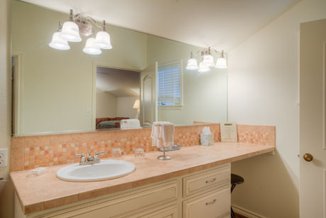 Cottage 5 Bedroom D Bathroom